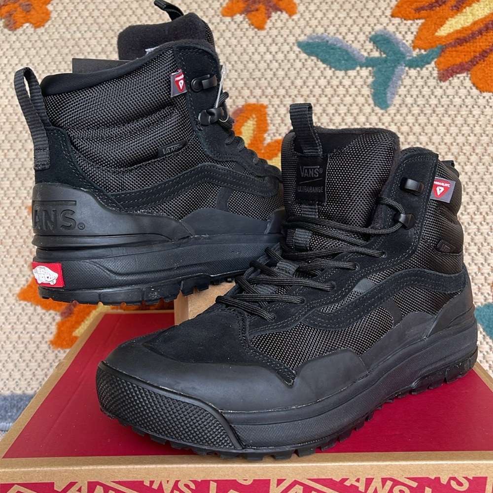 Vans Men’s Ultrarange Exo
Black/Black
VN0A4BVSBKA
Boots Sneakers